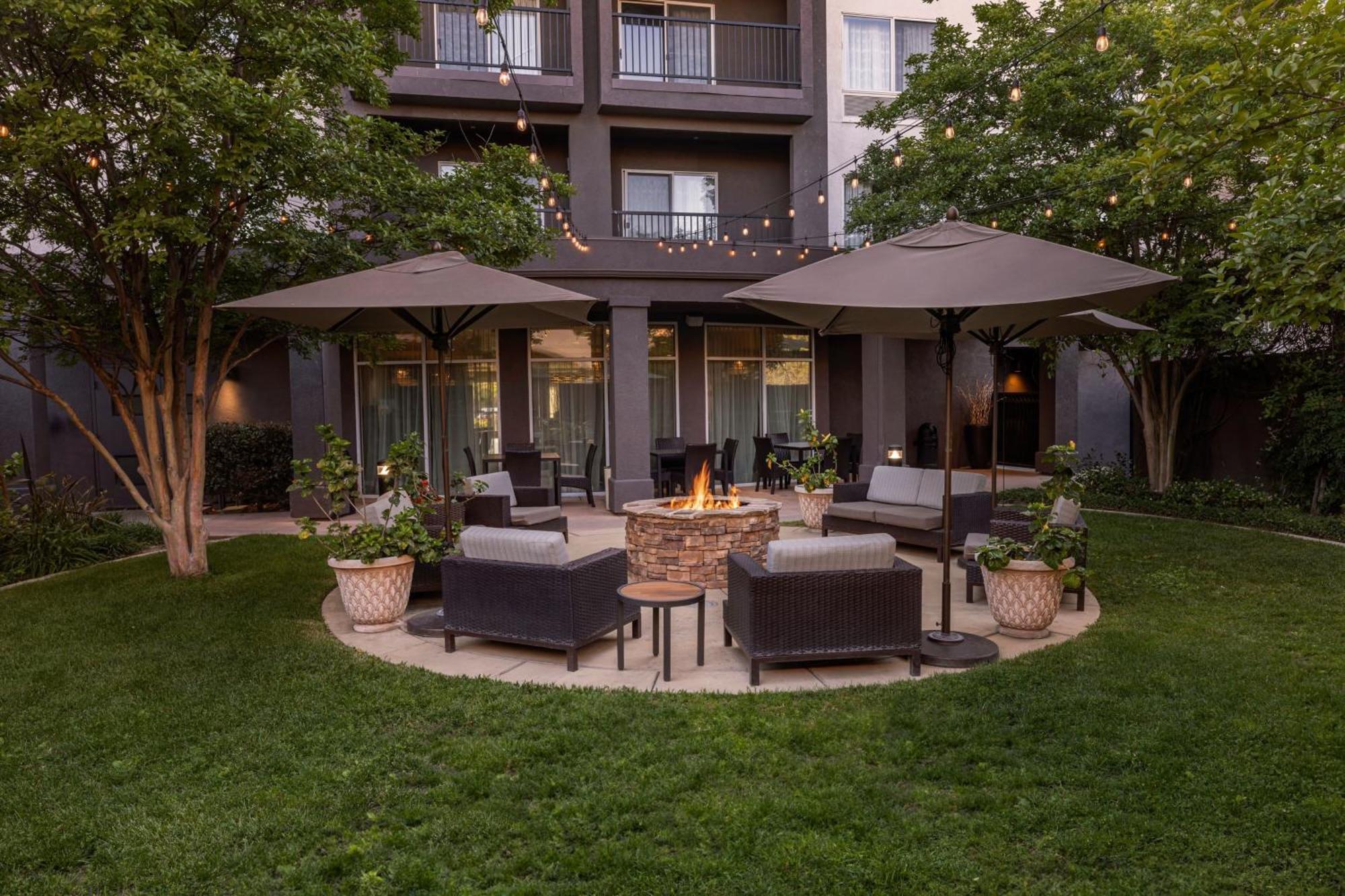 Courtyard Ventura Simi Valley Exterior photo